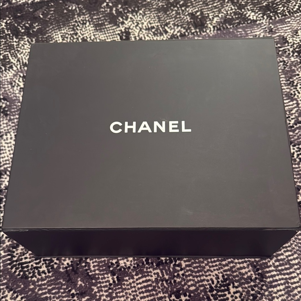 Sold Chanel 19 Black Goatskin Medium Bag - Picture 14 of 15